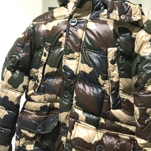 MONCLER ダウン メンズの通販 by ブランドショップ リファレンス神戸|モンクレールならラクマ - モンクレール カモフラ フード付ダウンSAUTERNEソーテルヌ 特価豊富な