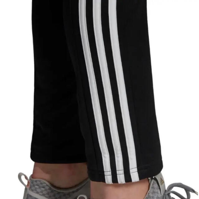 adidas(アディダス)の❣️新品　アディダス  スリーストライプス スキニー パンツ  下　ジャージ レディースのパンツ(カジュアルパンツ)の商品写真