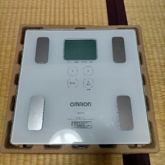 OMRON(オムロン)のOMROM 体重計 スマホ/家電/カメラの美容/健康(体重計/体脂肪計)の商品写真