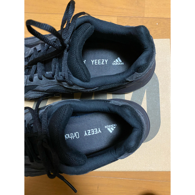 adidas(アディダス)の〔夏休み価格〕adidas Yeezy boost700 V2 VANTA メンズの靴/シューズ(スニーカー)の商品写真