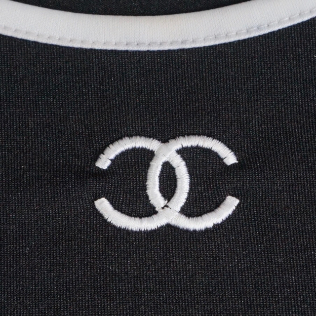 CHANEL(シャネル)のお値下げ中　シャネル　Chanel  Tシャツ　ブラックココマーク　ヴィンテージ レディースのトップス(Tシャツ(半袖/袖なし))の商品写真