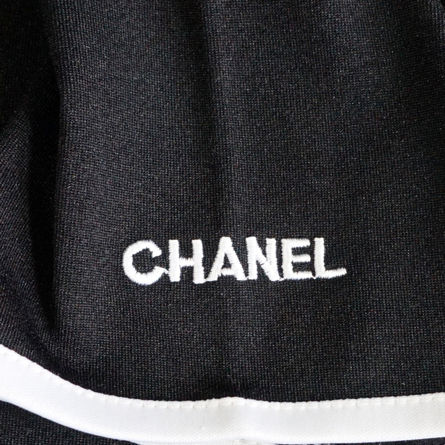 CHANEL(シャネル)のお値下げ中　シャネル　Chanel  Tシャツ　ブラックココマーク　ヴィンテージ レディースのトップス(Tシャツ(半袖/袖なし))の商品写真