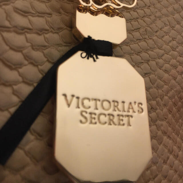 Victoria's Secret(ヴィクトリアズシークレット)のヴィクトリアシークレット　Victoria’s Secret キーホルダー レディースのファッション小物(キーホルダー)の商品写真