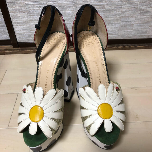 春先取りの Charlotte Olympia - シャーロットオリンピア てんとう虫