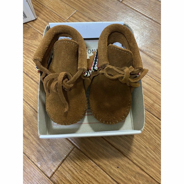 ミネトンカ　子供　靴　 キッズ/ベビー/マタニティのキッズ靴/シューズ(15cm~)(ブーツ)の商品写真