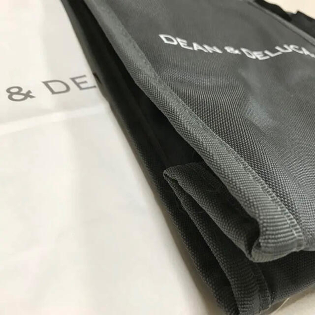 DEAN & DELUCA(ディーンアンドデルーカ)のDEAN&DELUCA保冷バッググレー Ｓ エコバッグクーラーバッグランチバッグ レディースのバッグ(エコバッグ)の商品写真