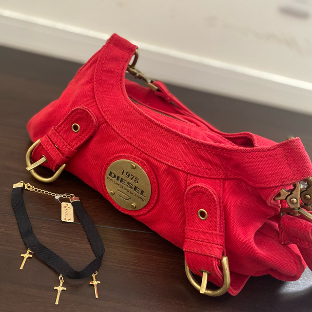 DIESEL(ディーゼル)のディーゼルDIESELショルダーバッグ・帆布キャンバス赤 レディースのバッグ(ショルダーバッグ)の商品写真