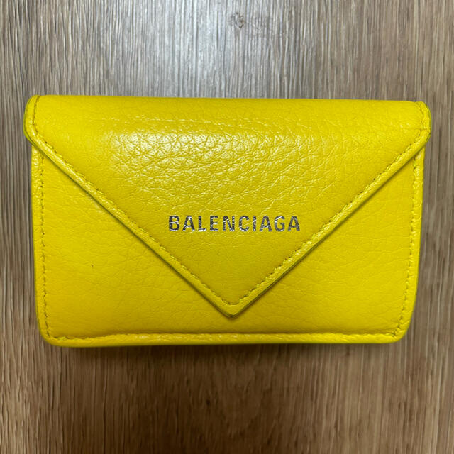 Balenciaga(バレンシアガ)のバレンシアガ ペーパーミニウォレット 三つ折り財布　イエロー レディースのファッション小物(財布)の商品写真