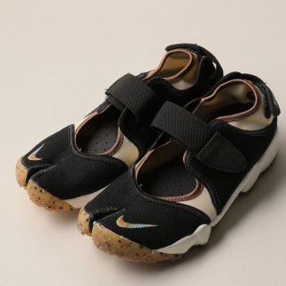 ナイキ(NIKE)のNIKE WMNS AIR RIFT OFF NOIR エアリフト 23(サンダル)