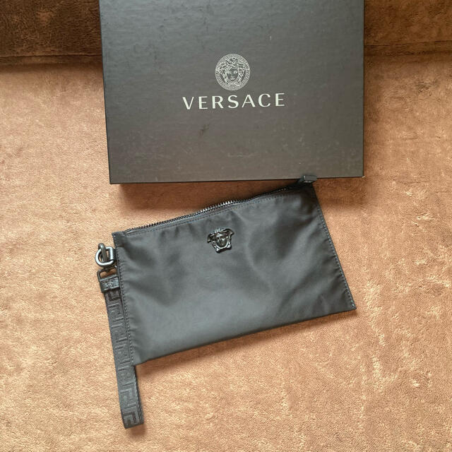 VERSACE(ヴェルサーチ)の美品　ヴェルサーチ　ナイロンクラッチバッグ メンズのバッグ(セカンドバッグ/クラッチバッグ)の商品写真