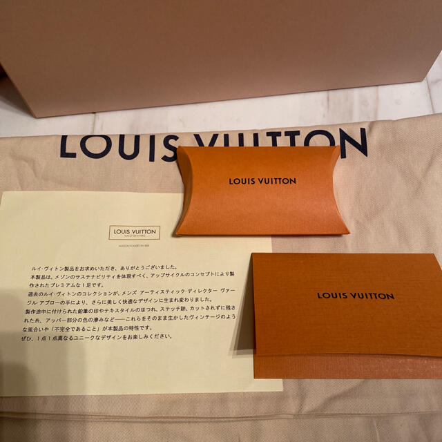 LOUIS VUITTON(ルイヴィトン)のLV  louis vuitton  TRAINER トレイナー　渋谷　限定 メンズの靴/シューズ(スニーカー)の商品写真