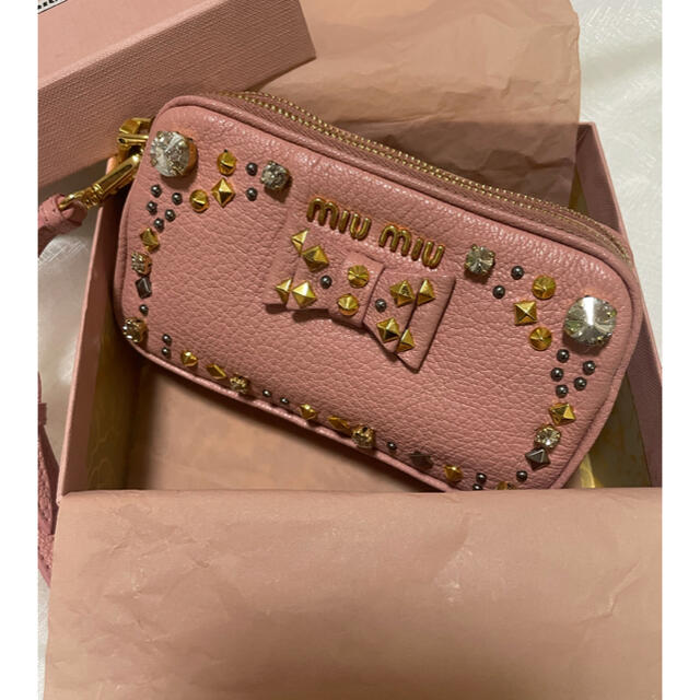 miumiu(ミュウミュウ)のmiumiu  バレンタイン限定　ミニポーチ レディースのファッション小物(ポーチ)の商品写真