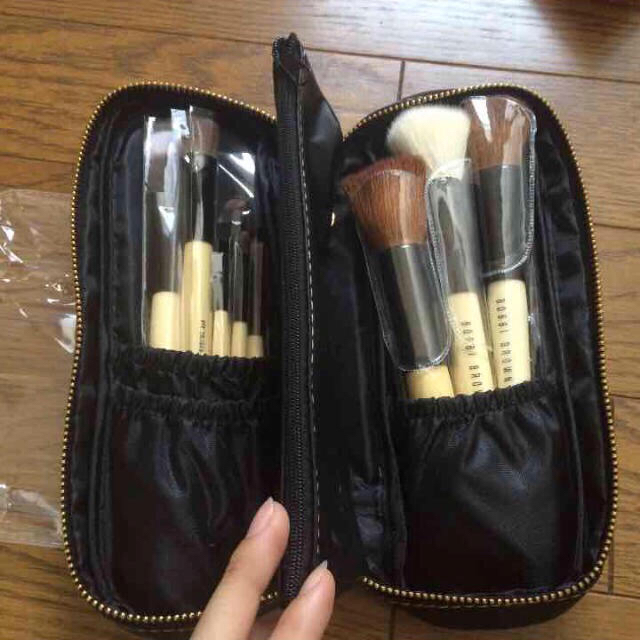 BOBBI BROWN(ボビイブラウン)の新品＃BOBBI BROWN メイクブラシ コスメ/美容のベースメイク/化粧品(その他)の商品写真