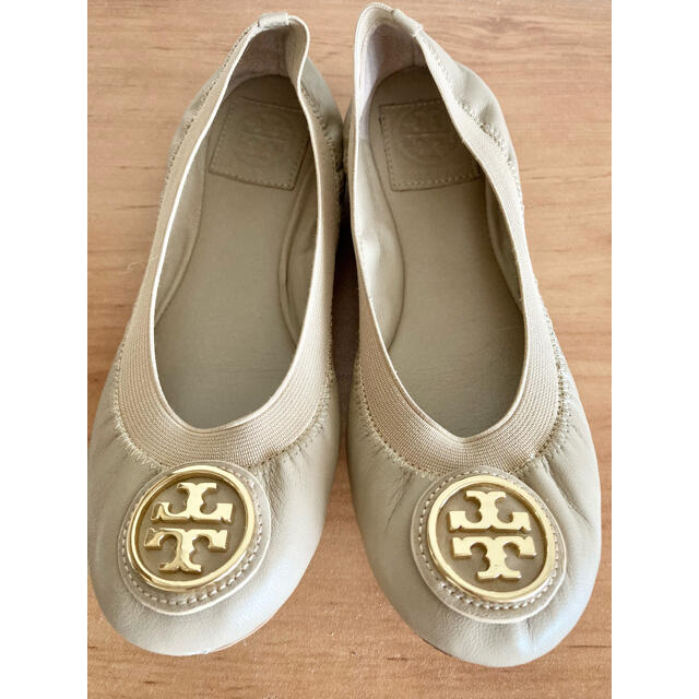 Tory Burch(トリーバーチ)のトリーバーチ　フラットシューズ　ベージュ レディースの靴/シューズ(バレエシューズ)の商品写真