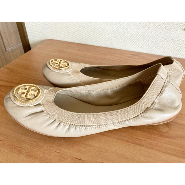 Tory Burch(トリーバーチ)のトリーバーチ　フラットシューズ　ベージュ レディースの靴/シューズ(バレエシューズ)の商品写真