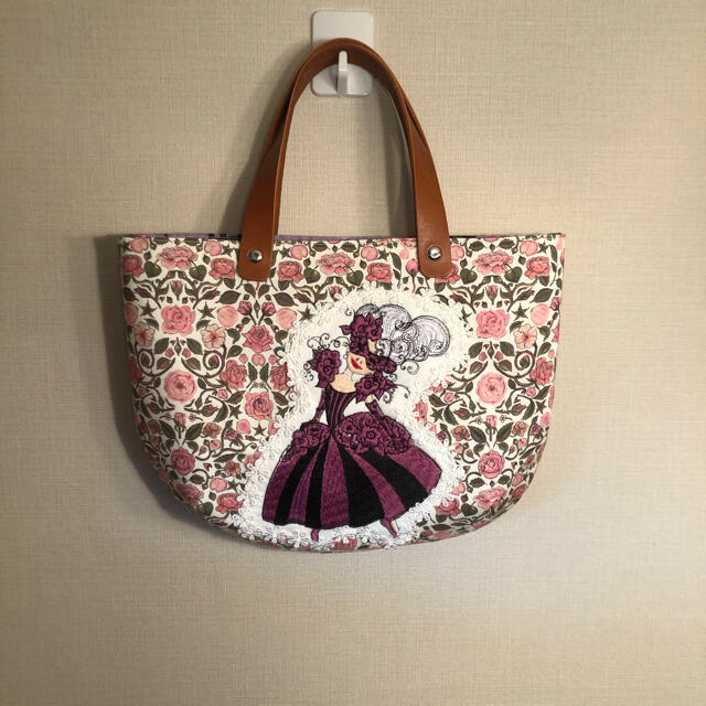 専用☆ロラライハリス☆仮面レディ刺繍☆ぷっくりバッグ☆リバティ☆ハンドメイド ハンドメイドのファッション小物(バッグ)の商品写真