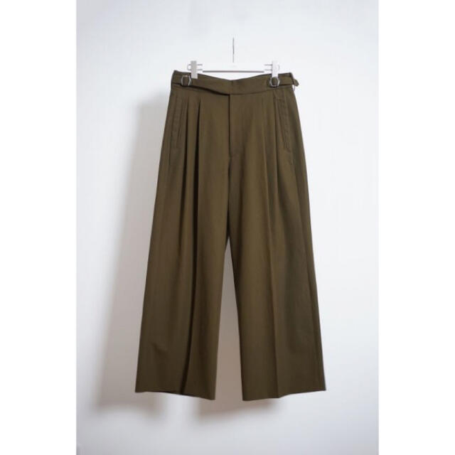 COMOLI(コモリ)のYOKE 2TUCK WIDE GURKHA TROUSERS メンズのパンツ(スラックス)の商品写真