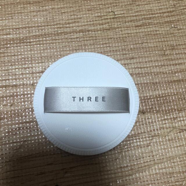 THREE(スリー)のTHREE アドバンスドエシリアルスムン-スオペレータールースパウダー02 コスメ/美容のベースメイク/化粧品(フェイスパウダー)の商品写真