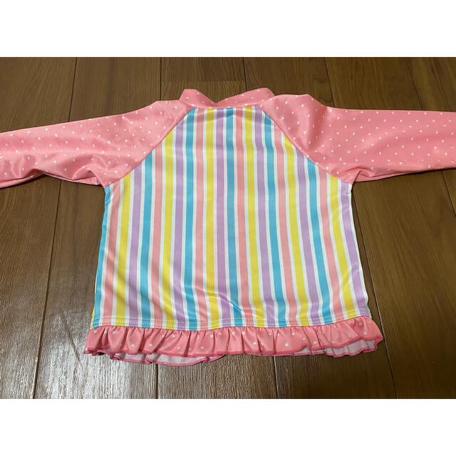 西松屋(ニシマツヤ)の女の子　ラッシュガード　90㎝ キッズ/ベビー/マタニティのキッズ服女の子用(90cm~)(水着)の商品写真