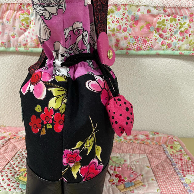 お弁当袋❣️背面お花の刺繍❣️ロラライハリス　ハンドメイド ハンドメイドのファッション小物(バッグ)の商品写真