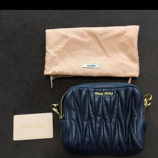 ミュウミュウ チェーンバッグ ショルダーバッグ(レディース)の通販 82 大阪直営店 レア美品miumiuミュウミュウ チェーンショルダーバッグ ゴブラン織ワッペン付 ショルダーバッグ