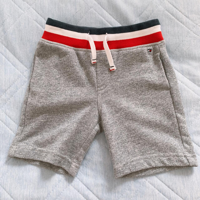 TOMMY HILFIGER(トミーヒルフィガー)のTOMMY HILFIGER ハーフパンツ 92 キッズ/ベビー/マタニティのキッズ服男の子用(90cm~)(パンツ/スパッツ)の商品写真