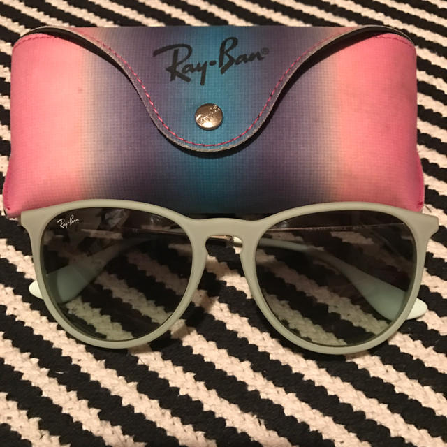 Ray-Ban(レイバン)のりょうさま専用☆レイバン ホワイトフレームサングラス❤︎ レディースのファッション小物(サングラス/メガネ)の商品写真