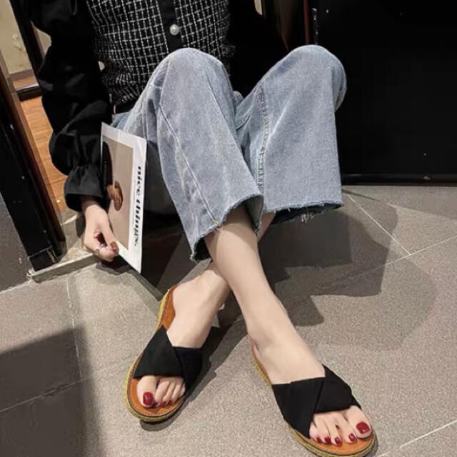 新品♬春夏】フラット サンダル ペタンコ スエード クロスストラップ 韓国 黒 レディースの靴/シューズ(サンダル)の商品写真