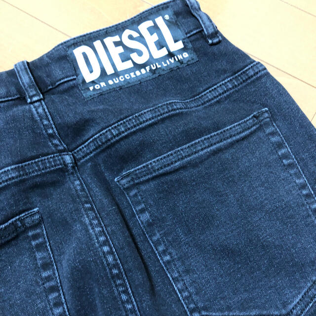 DIESEL(ディーゼル)のDIESEL ブラックデニム　タイトスカート  レディースのスカート(ひざ丈スカート)の商品写真