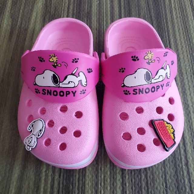 crocs(クロックス)のスヌーピー クロックス キッズ/ベビー/マタニティのキッズ靴/シューズ(15cm~)(サンダル)の商品写真