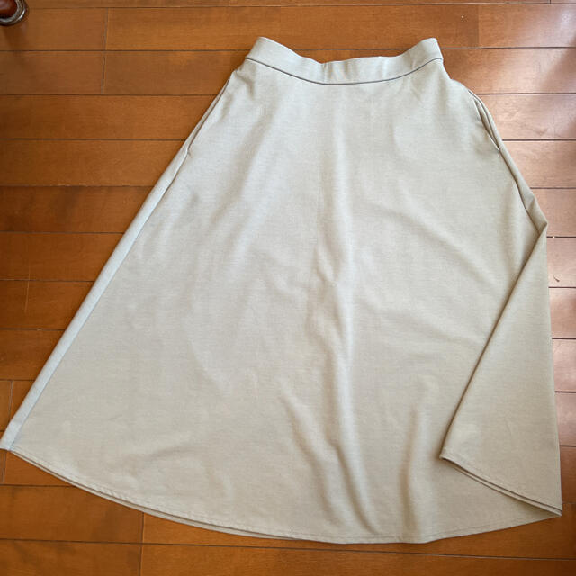 GU(ジーユー)のGU ポンチフレアスカート　グリーン　ゴム レディースのスカート(ロングスカート)の商品写真