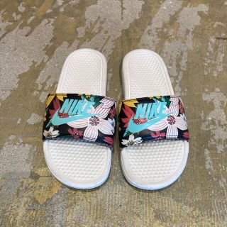 ナイキ(NIKE)のNIKE 花柄 シャワーサンダル　BENASSI(サンダル)