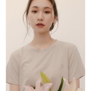 スナイデル(SNIDEL)のランデブー　Tシャツ　ベージュ　完売　人気(Tシャツ(半袖/袖なし))