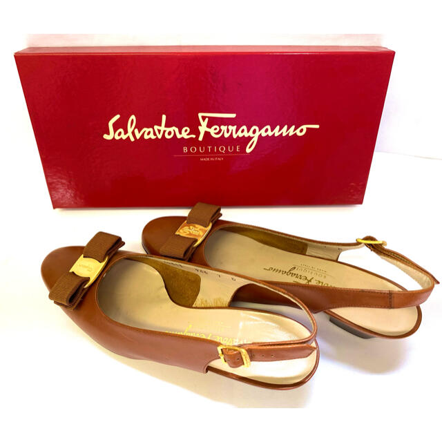 Salvatore Ferragamo(サルヴァトーレフェラガモ)のフェラガモ　バックストラップパンプス レディースの靴/シューズ(ハイヒール/パンプス)の商品写真