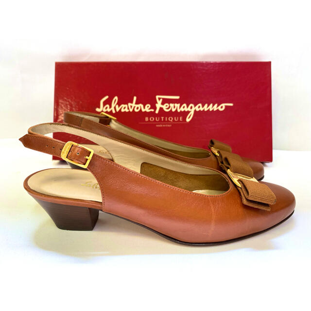 Salvatore Ferragamo(サルヴァトーレフェラガモ)のフェラガモ　バックストラップパンプス レディースの靴/シューズ(ハイヒール/パンプス)の商品写真