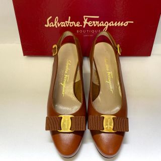 サルヴァトーレフェラガモ(Salvatore Ferragamo)のフェラガモ　バックストラップパンプス(ハイヒール/パンプス)