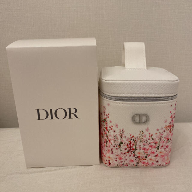 Christian Dior(クリスチャンディオール)のナオ様専用　新品未使用　非売品　ディオール　バニティ（ポーチ） レディースのファッション小物(ポーチ)の商品写真