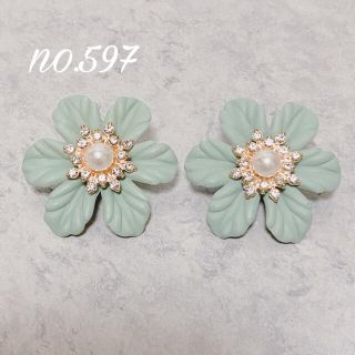 no.597 フラワー グリーン パール ビジュー ピアス、イヤリング(ピアス)