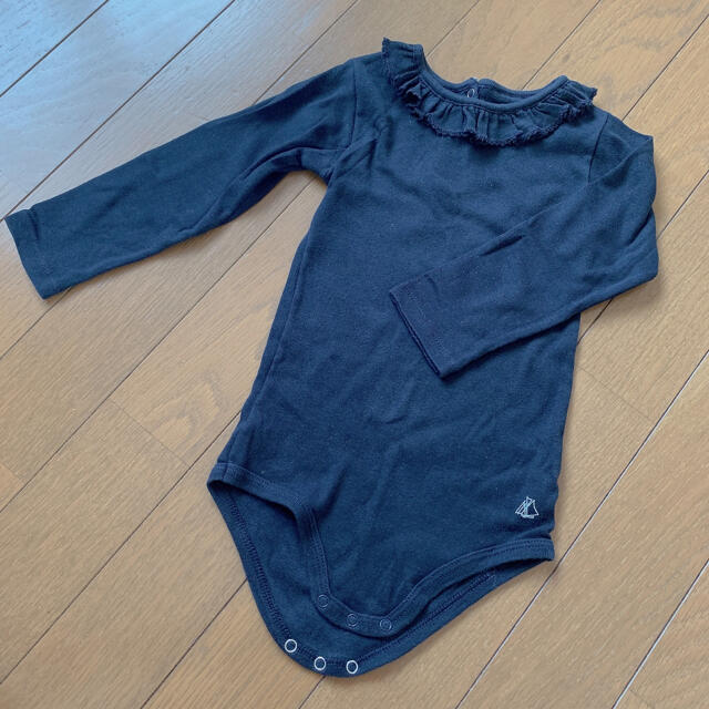 PETIT BATEAU(プチバトー)の美品　プチバトー　ラメ生地　ロンパース　24m 86㎝ キッズ/ベビー/マタニティのベビー服(~85cm)(ロンパース)の商品写真