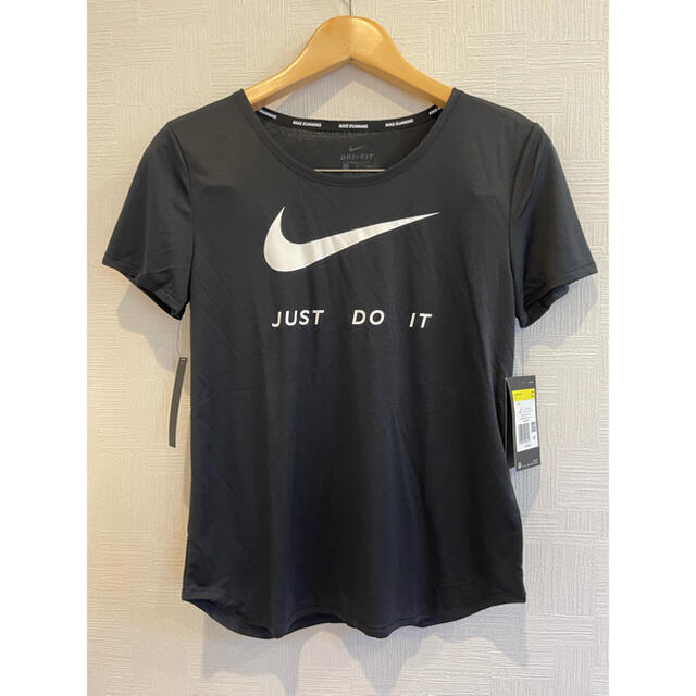 NIKE(ナイキ)のNIKE ナイキ ブラックTシャツ〜DRY-FIT〜サイズS スポーツ/アウトドアのランニング(ウェア)の商品写真