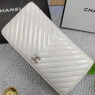 シャネル(CHANEL)のシャネル白シェブロンラムスキン長財布正規品(財布)