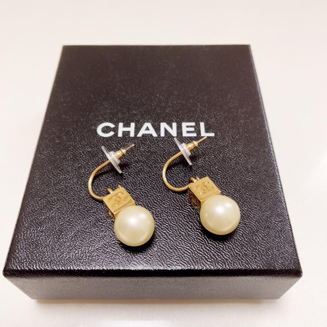 CHANEL(シャネル)のCHANEL   パール　ココマークピアス レディースのアクセサリー(ピアス)の商品写真