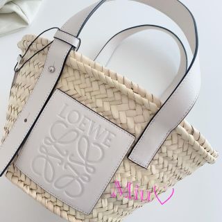 ロエベ(LOEWE)の【完売必須】21春夏新作★大人気☆LOEWE ロエベ カゴバック S ホワイト (かごバッグ/ストローバッグ)