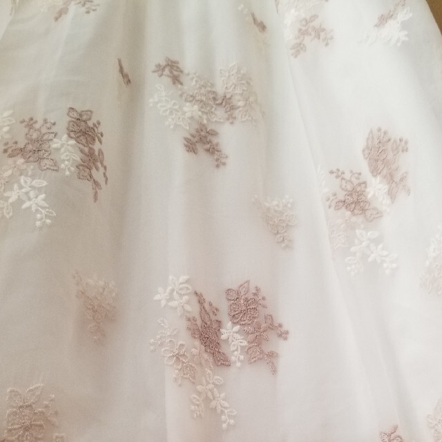 LAISSE PASSE(レッセパッセ)のレッセパッセフラワー刺繍スカート レディースのスカート(ひざ丈スカート)の商品写真