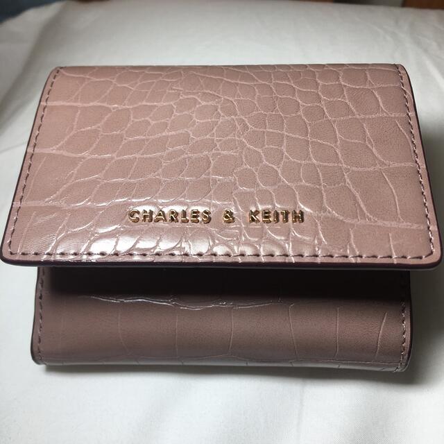 Charles and Keith(チャールズアンドキース)の新品未使用財布　二つ折り レディースのファッション小物(財布)の商品写真