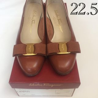 サルヴァトーレフェラガモ(Salvatore Ferragamo)のフェラガモ パンプス 22.5cm(ハイヒール/パンプス)