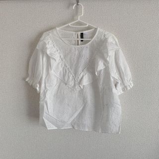 エイチアンドエム(H&M)の未使用　Ｈ&Ｍ　半袖フリルブラウス(シャツ/ブラウス(半袖/袖なし))