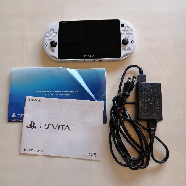 格安販売の Station Play - Vita PlayStation Vita モデル　ホワイトPCH-2000 WiFi 家庭用ゲーム機本体