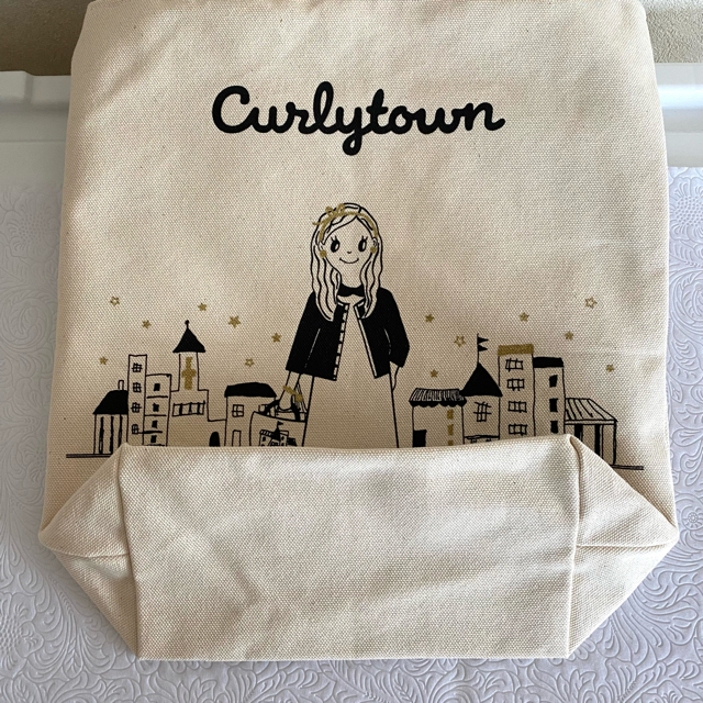 Curly Collection(カーリーコレクション)のCURLY コレクション　コットントートバッグ　新品　ホワイト レディースのバッグ(トートバッグ)の商品写真