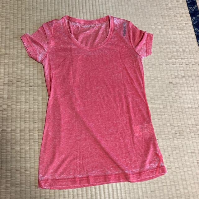 Reebok(リーボック)の専用　Reebok Tシャツ　エテュイ　セット レディースのトップス(Tシャツ(半袖/袖なし))の商品写真